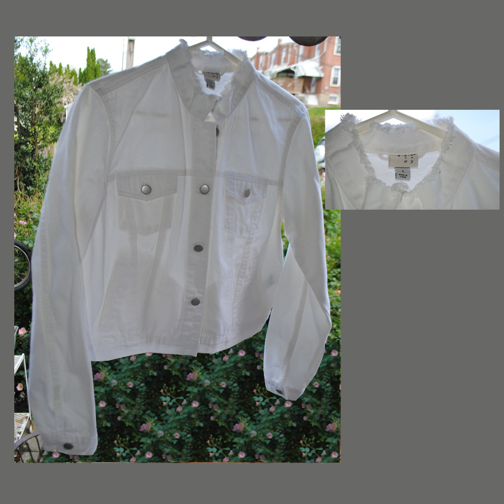 NWOT A NEW DAY Wht Denim Jacket Frayd Collar Sz L
